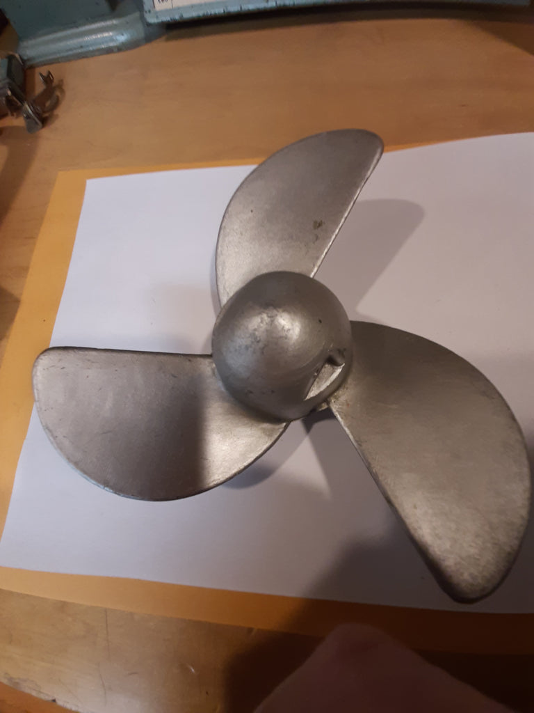 OMC propeller aluminum new has 9/16  for 9/16 prop shaft